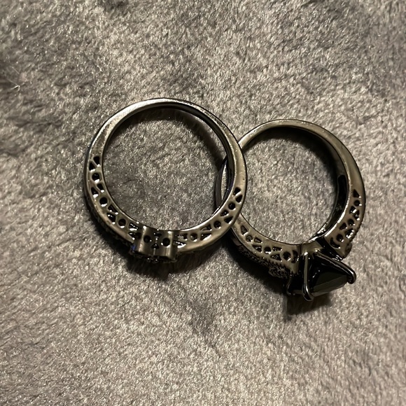 Black Cubic Zirconia Sz 10 Beautiful 2 pc Heart Ring! - Picture 12 of 14